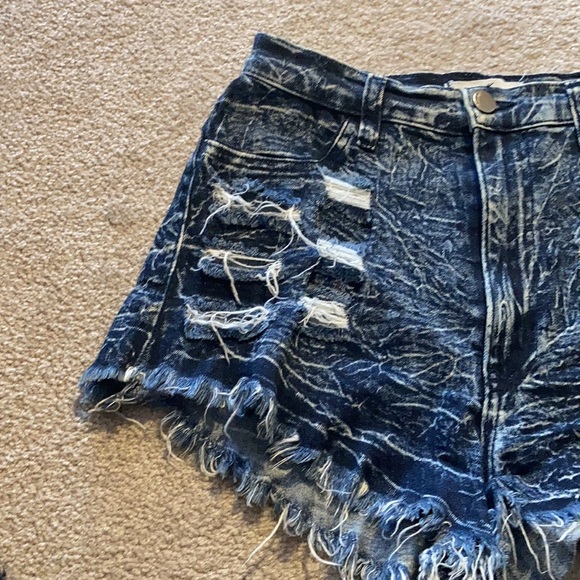 High waisted distressed shorts - Picture 3 of 5